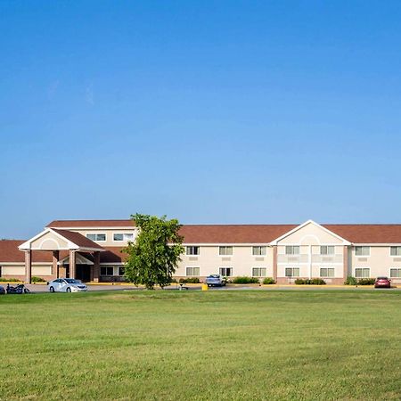 Rodeway Inn Hesston エクステリア 写真