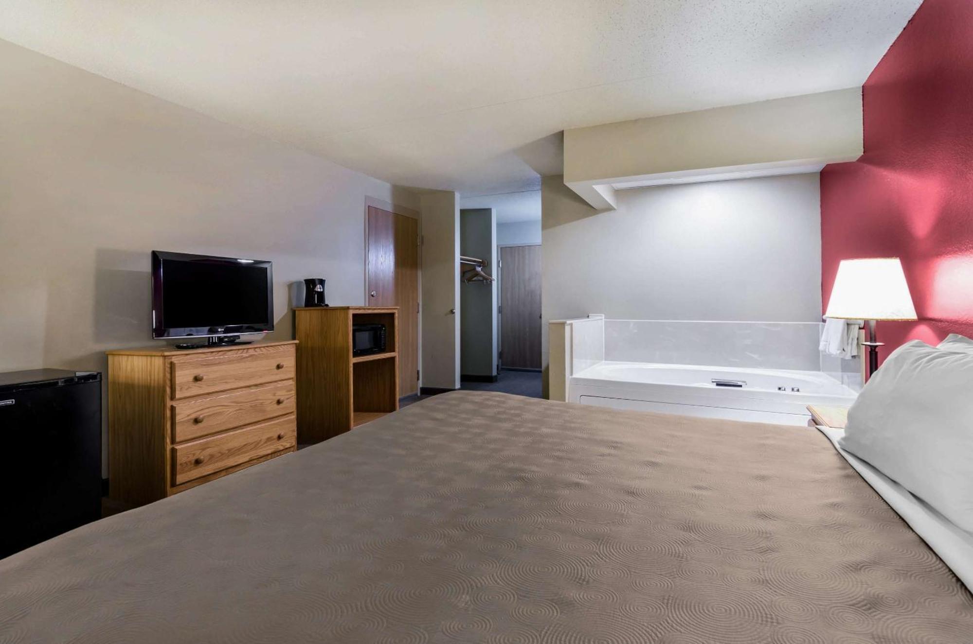 Rodeway Inn Hesston エクステリア 写真