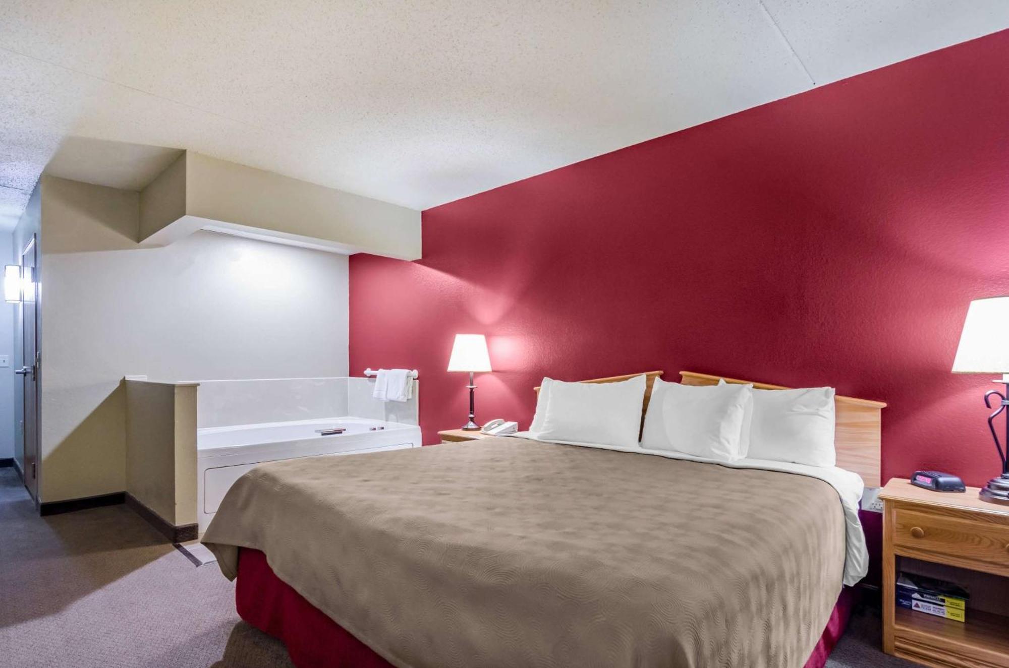 Rodeway Inn Hesston エクステリア 写真