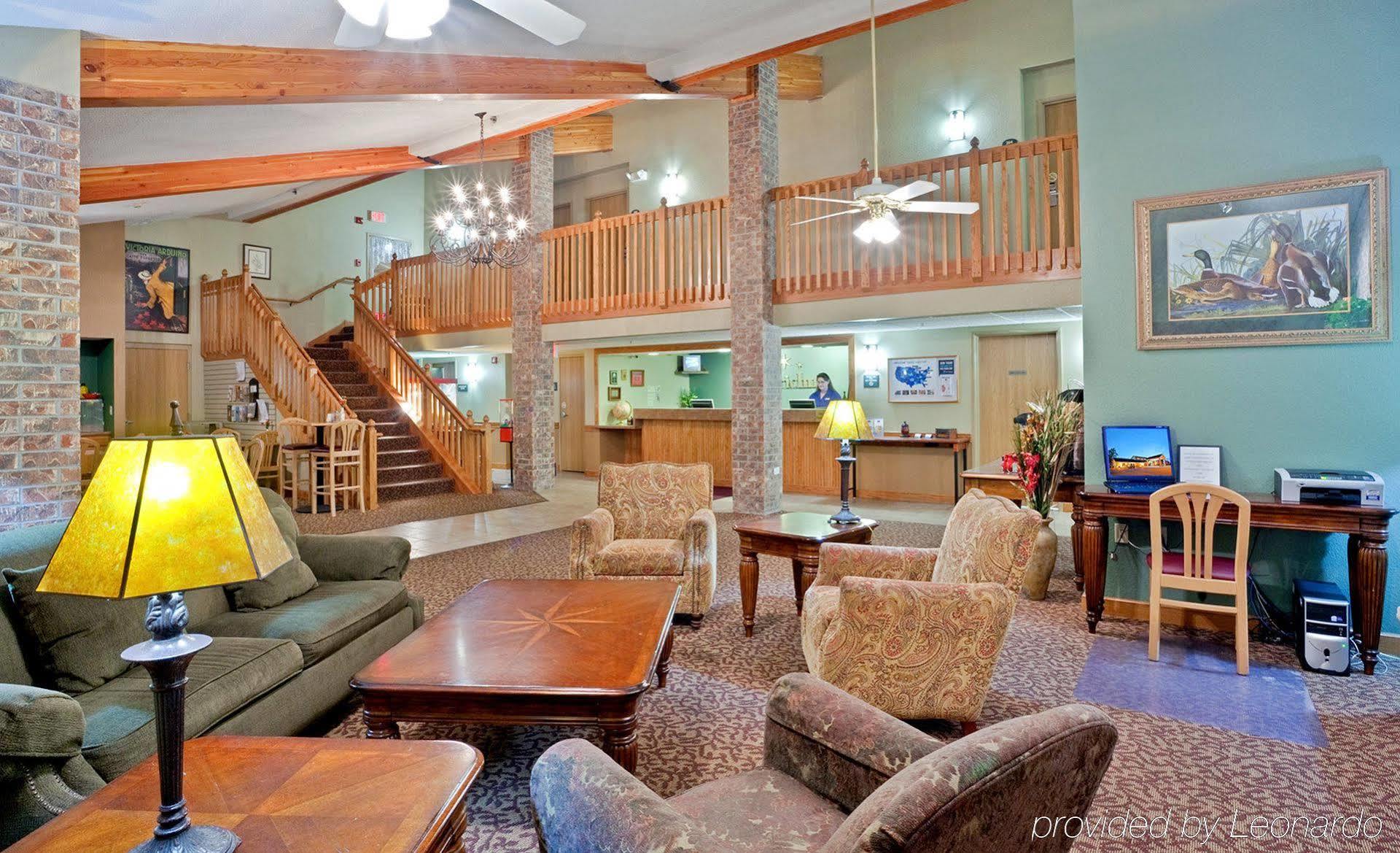 Rodeway Inn Hesston エクステリア 写真