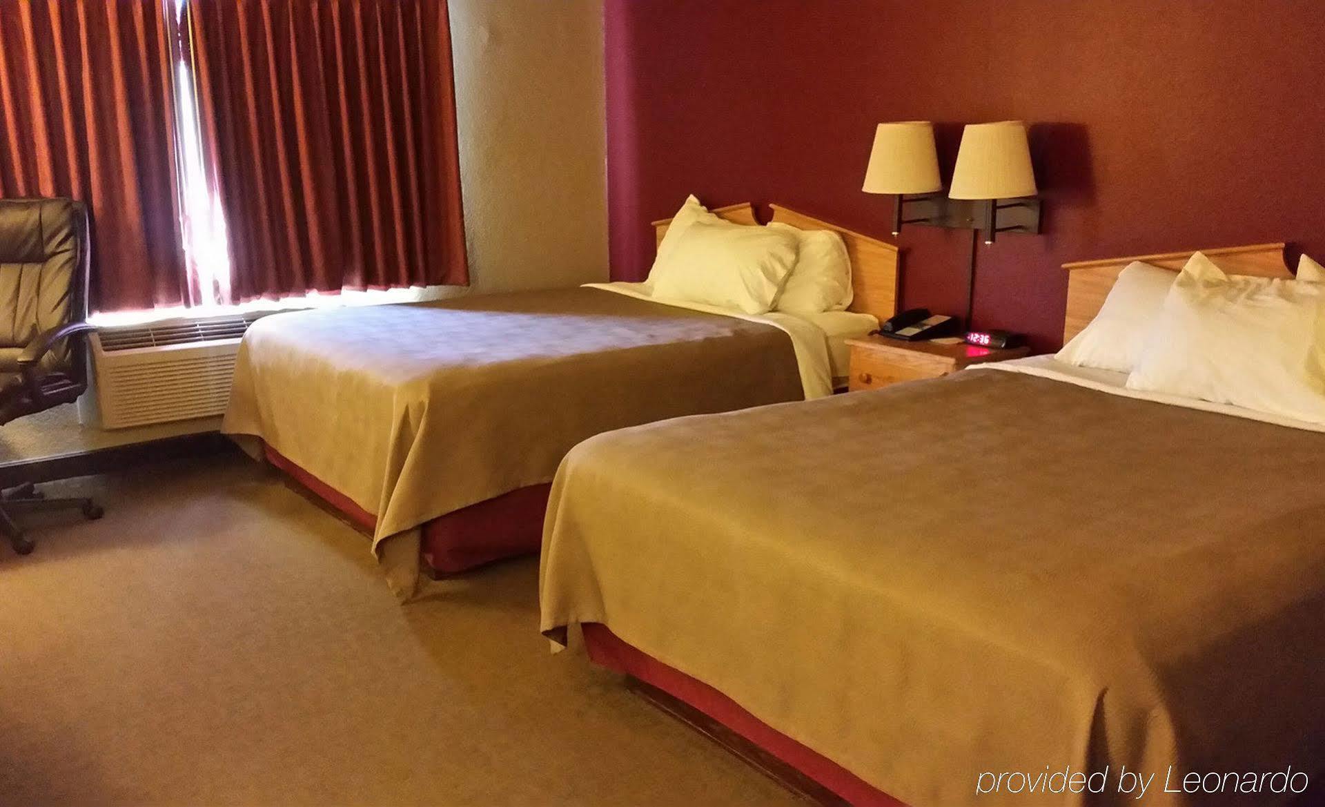 Rodeway Inn Hesston エクステリア 写真