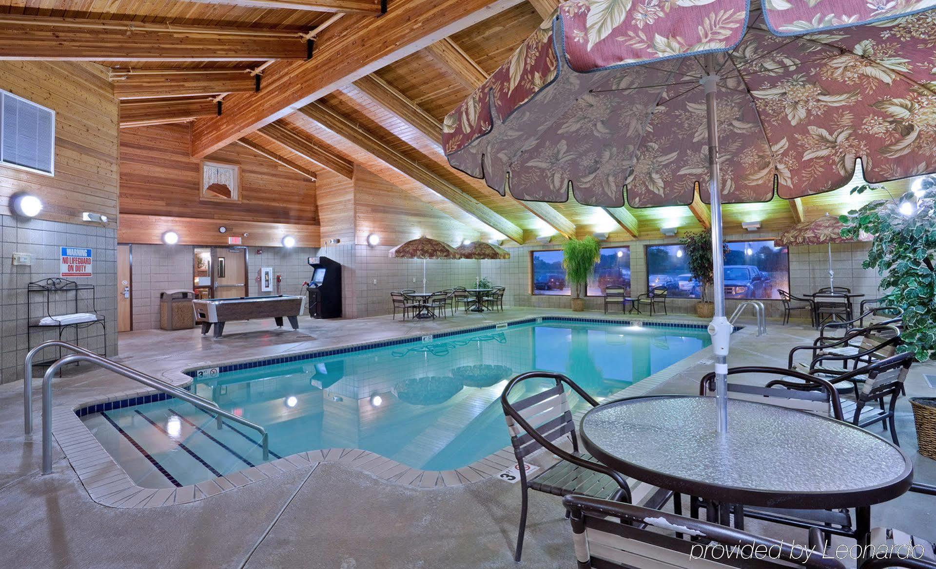 Rodeway Inn Hesston エクステリア 写真
