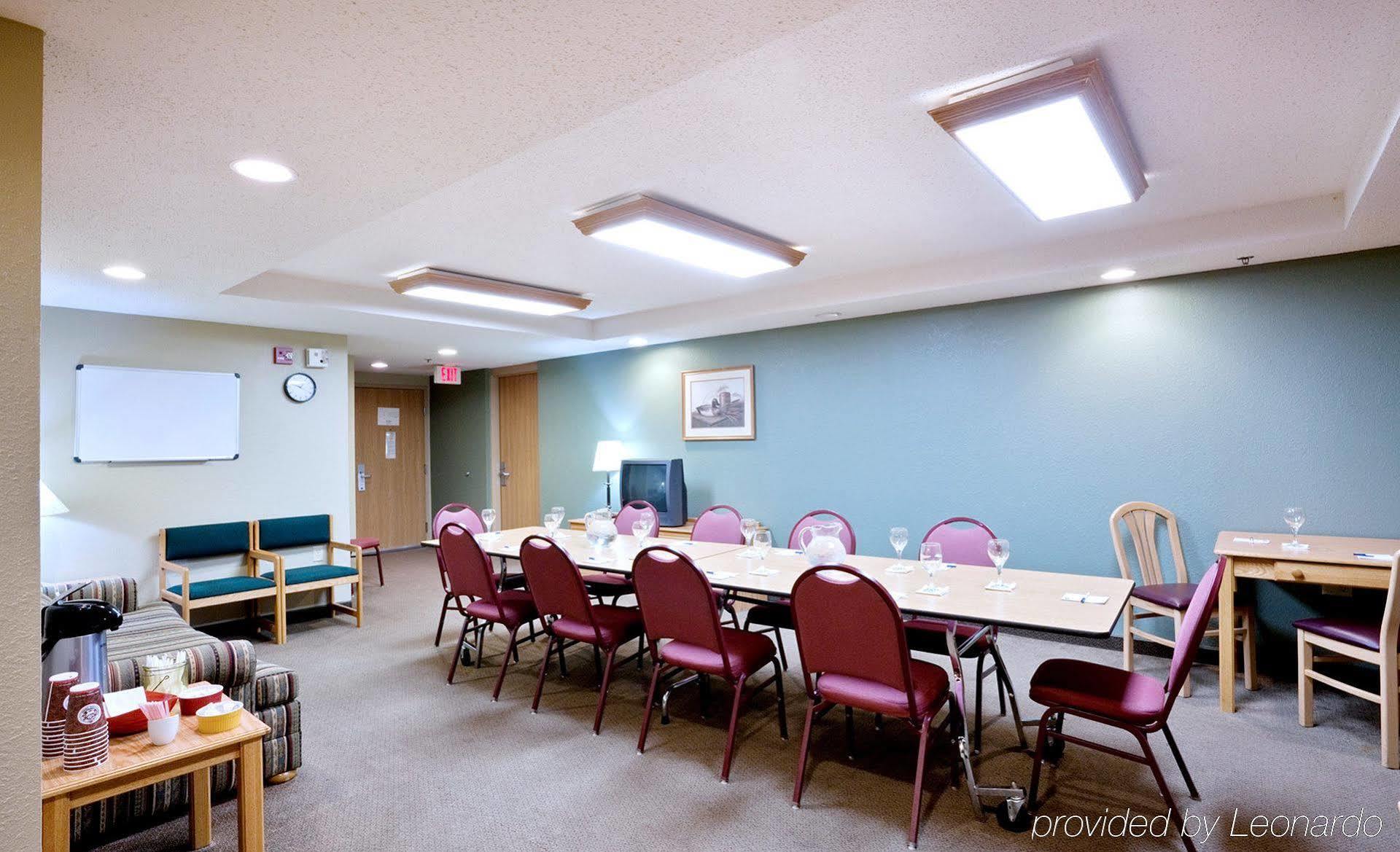 Rodeway Inn Hesston エクステリア 写真