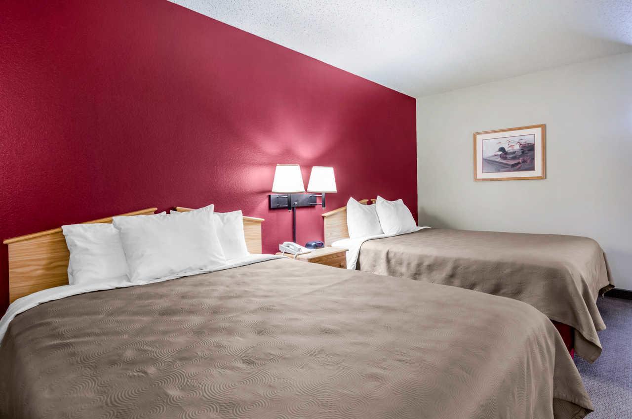 Rodeway Inn Hesston エクステリア 写真