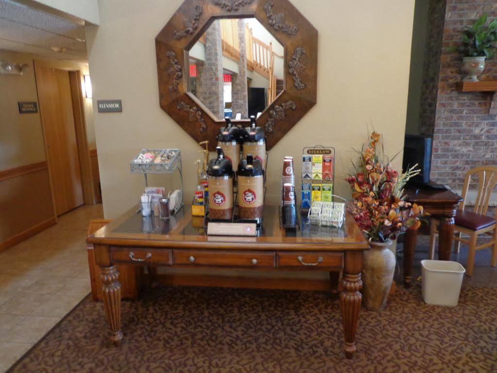 Rodeway Inn Hesston エクステリア 写真