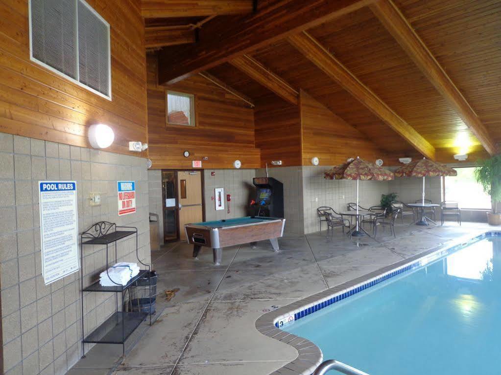 Rodeway Inn Hesston エクステリア 写真