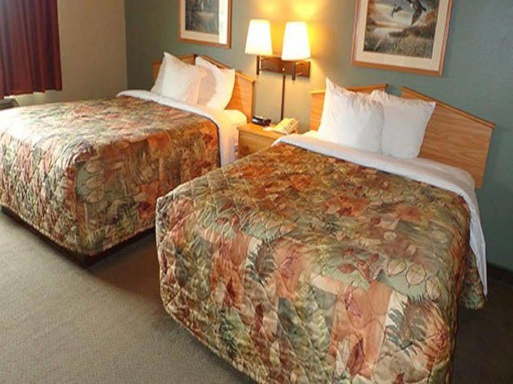 Rodeway Inn Hesston エクステリア 写真