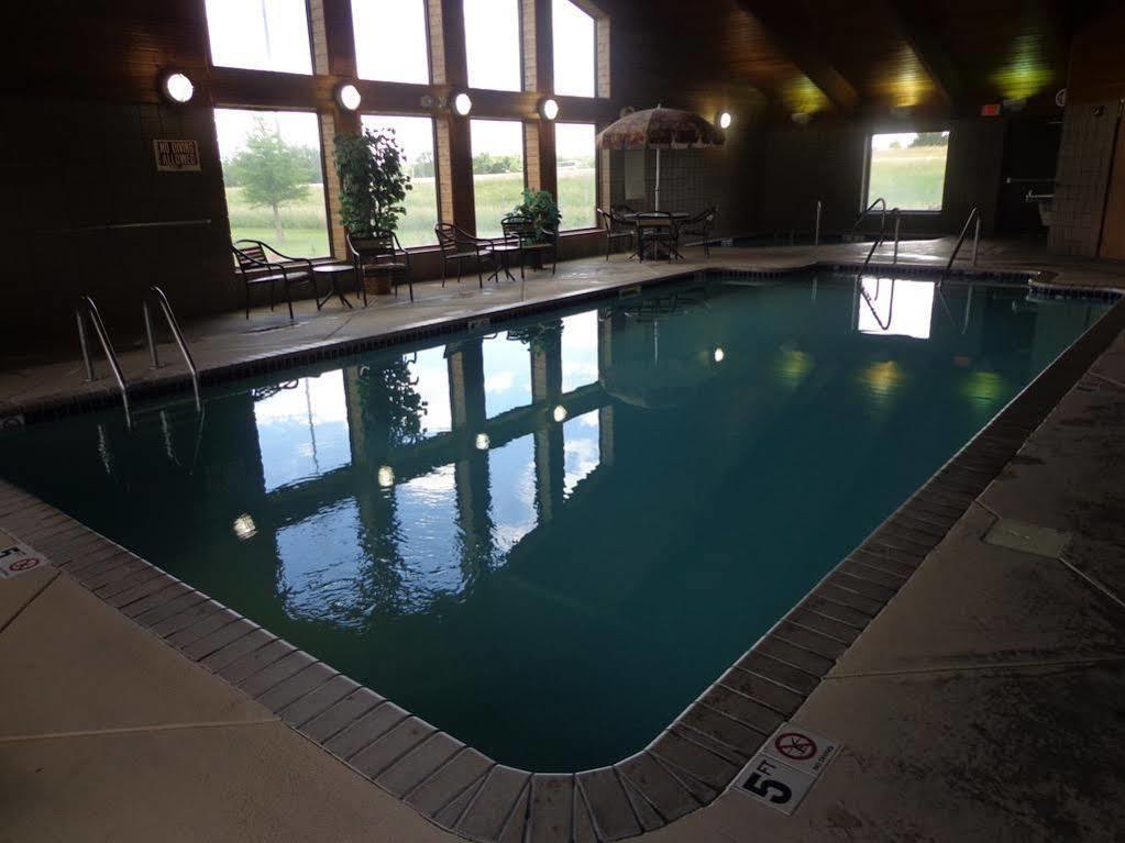Rodeway Inn Hesston エクステリア 写真