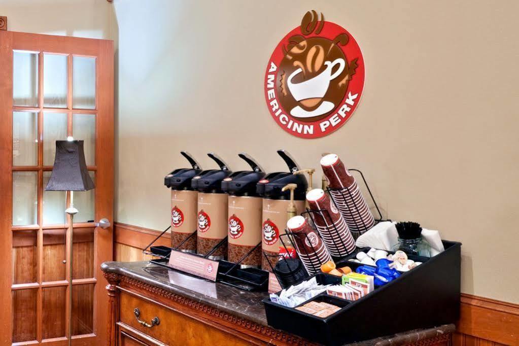 Rodeway Inn Hesston エクステリア 写真