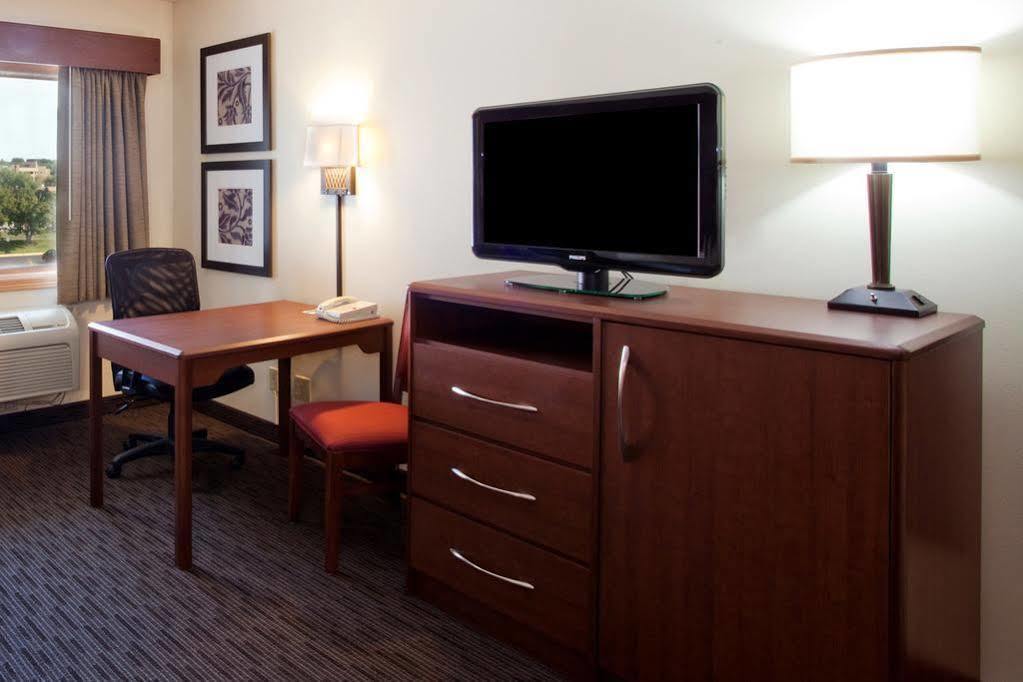 Rodeway Inn Hesston エクステリア 写真