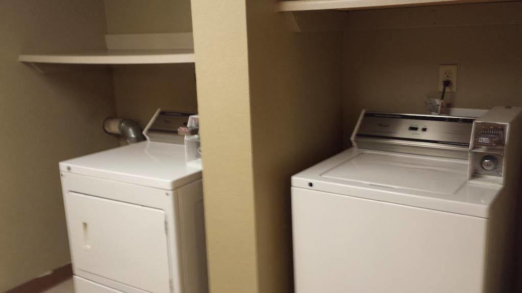 Rodeway Inn Hesston エクステリア 写真